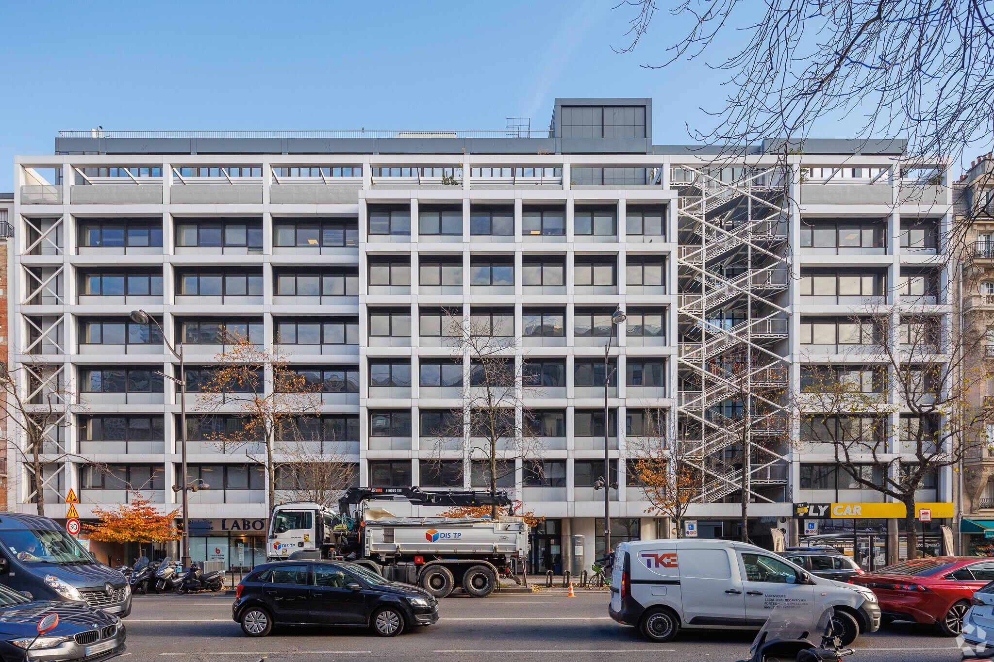 Office in Paris for lease Primary Photo- Image 1 of 5
