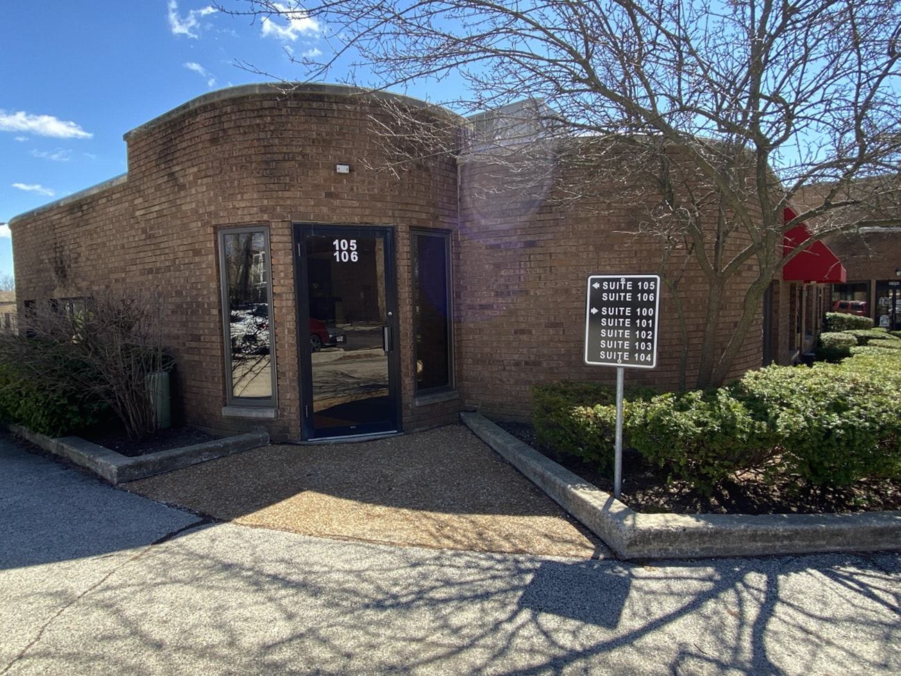 150 E Cook Ave, Libertyville, IL for lease Interior Photo- Image 1 of 10