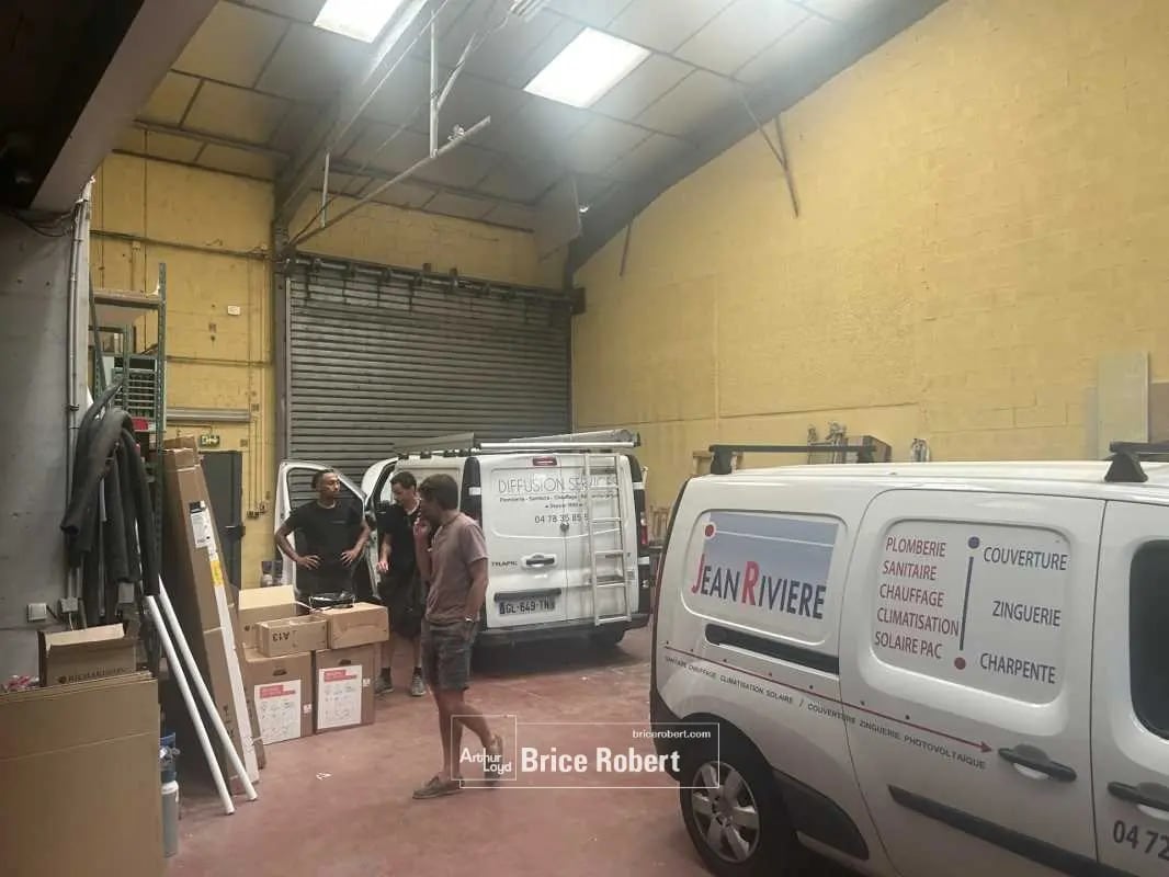 Bureau dans Vaulx-en-Velin à louer Photo du bâtiment- Image 1 de 3