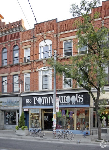 656-658 Queen St W, Toronto, ON à vendre - Photo du bâtiment - Image 2 de 5