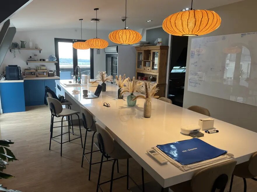 Office in Suresnes for lease Interior Photo- Image 1 of 5