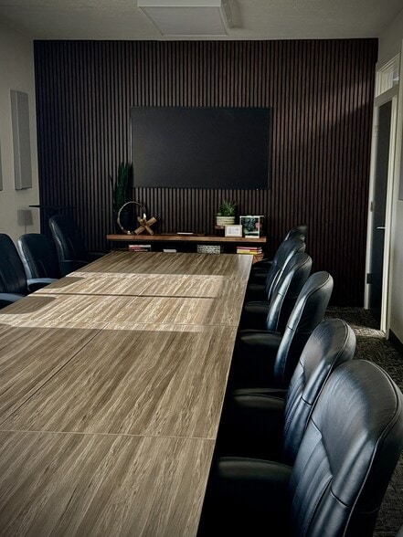 810 Shepard Ln, Farmington, UT for lease - Interior Photo - Image 3 of 8