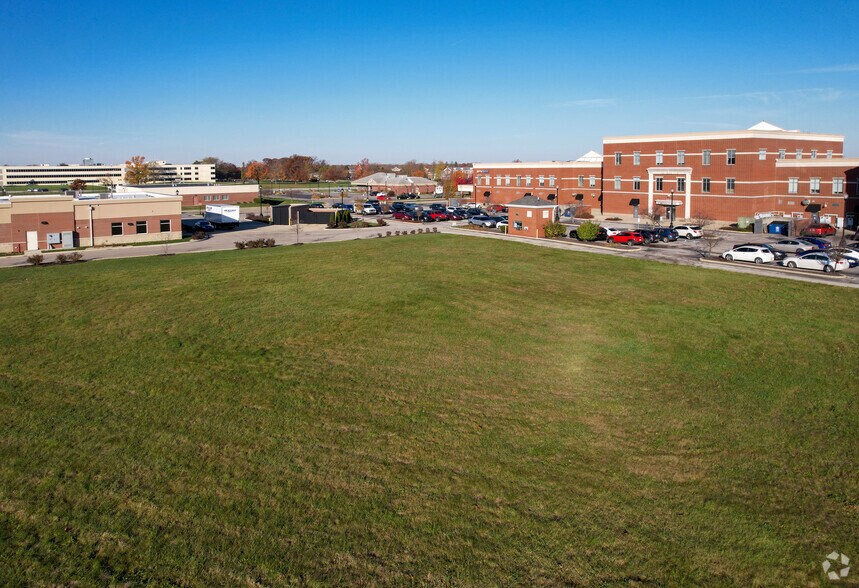 9140 Harrison Park Ct, Indianapolis, IN for sale - Building Photo - Image 2 of 3