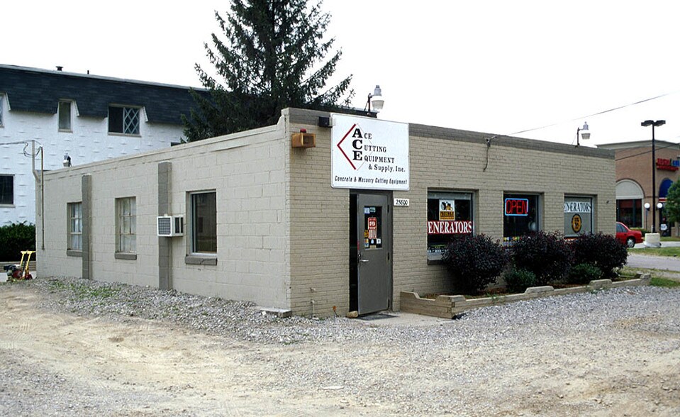 25800 Novi Rd, Novi, MI for sale - Building Photo - Image 2 of 4