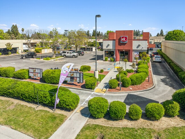 Plus de détails pour 8008 N Cedar Ave, Fresno, CA - Commerce de détail à vendre
