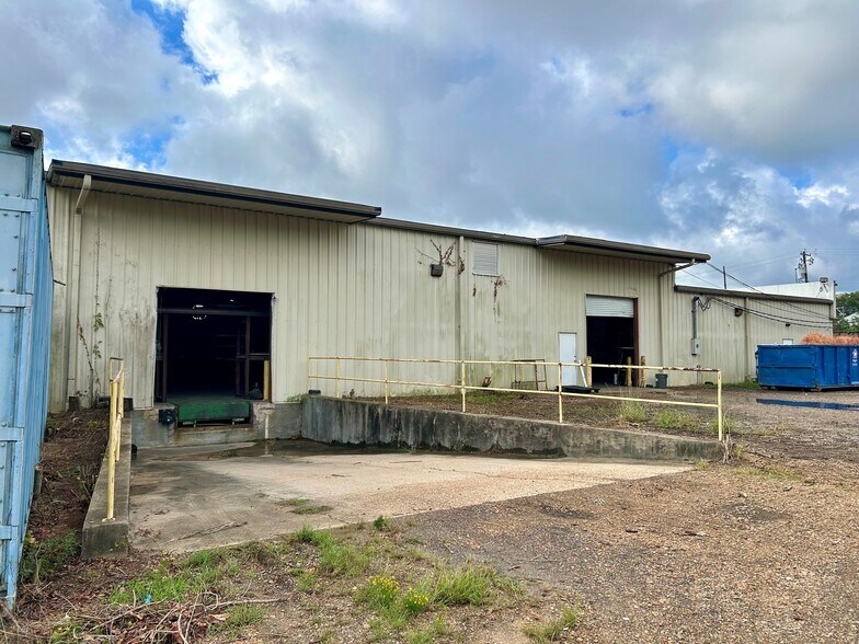 880 S Roach St, Jackson, MS à louer - Photo du bâtiment - Image 2 de 6