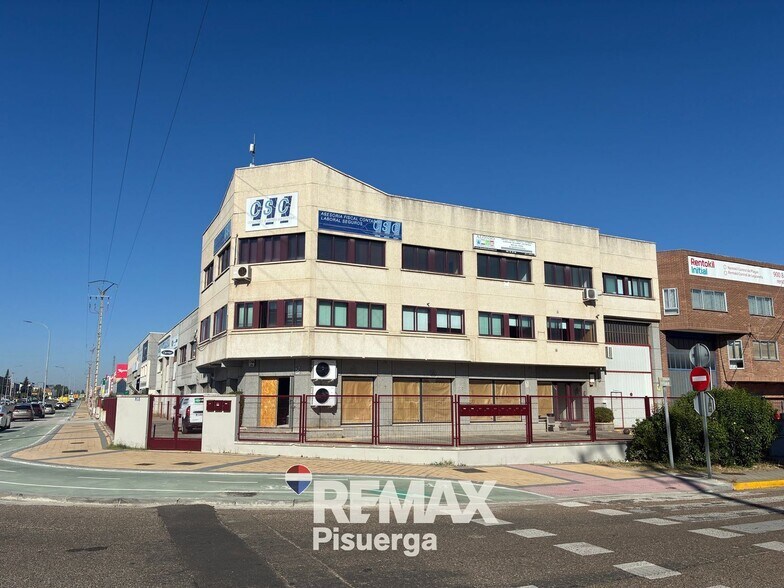 Calle Titanio, 38, Valladolid, Valladolid for lease - Primary Photo - Image 1 of 51