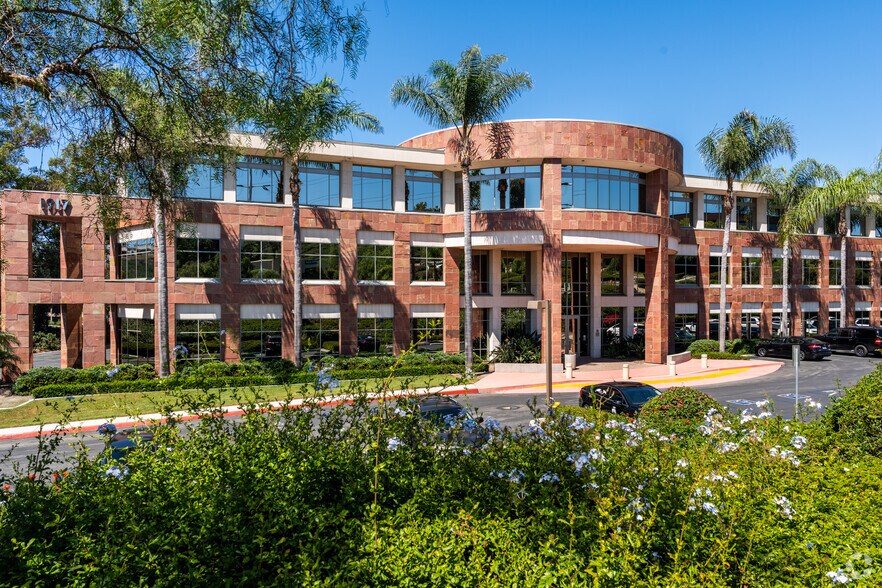 1917 Palomar Oaks Way, Carlsbad, CA à vendre - Photo du bâtiment - Image 2 de 21
