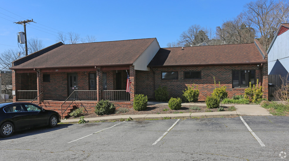 205 6th St, North Wilkesboro, NC à vendre - Photo principale - Image 1 de 1