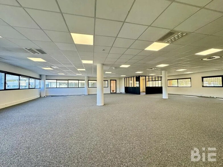 Office in Mérignac for lease - Interior Photo - Image 2 of 16