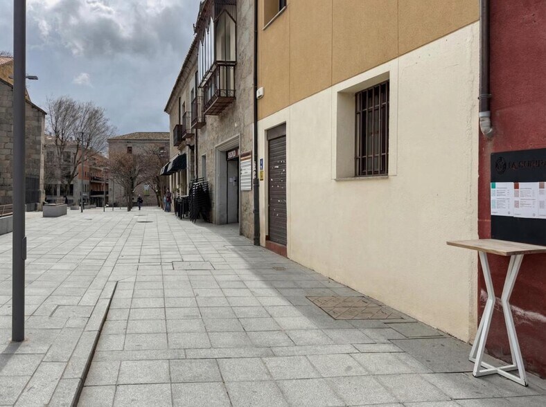 Commerce de détail dans Ávila, Ávila à louer - Photo du bâtiment - Image 2 de 4