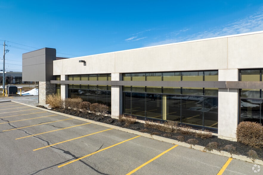 3450 Superior Ct, Oakville, ON for lease - Building Photo - Image 3 of 6