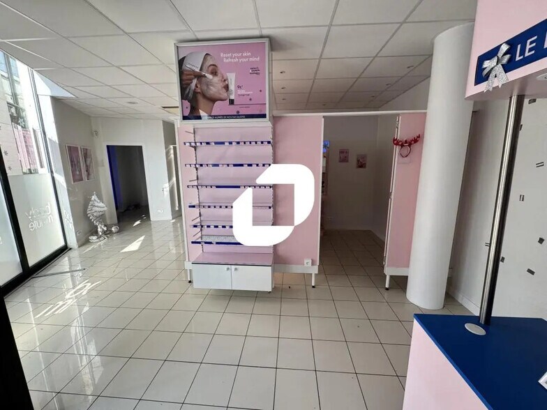 15 Cours De La Décapole, Haguenau for lease - Interior Photo - Image 2 of 7