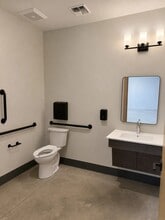 570 Three Peaks Dr, Sisters, OR for lease Interior Photo- Image 2 of 10