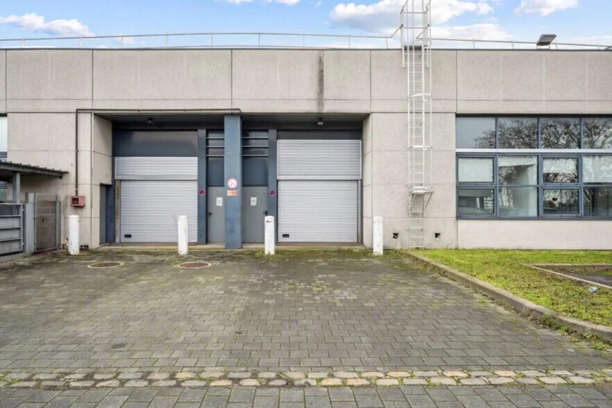 Flex in Gennevilliers for lease - Building Photo - Image 2 of 11