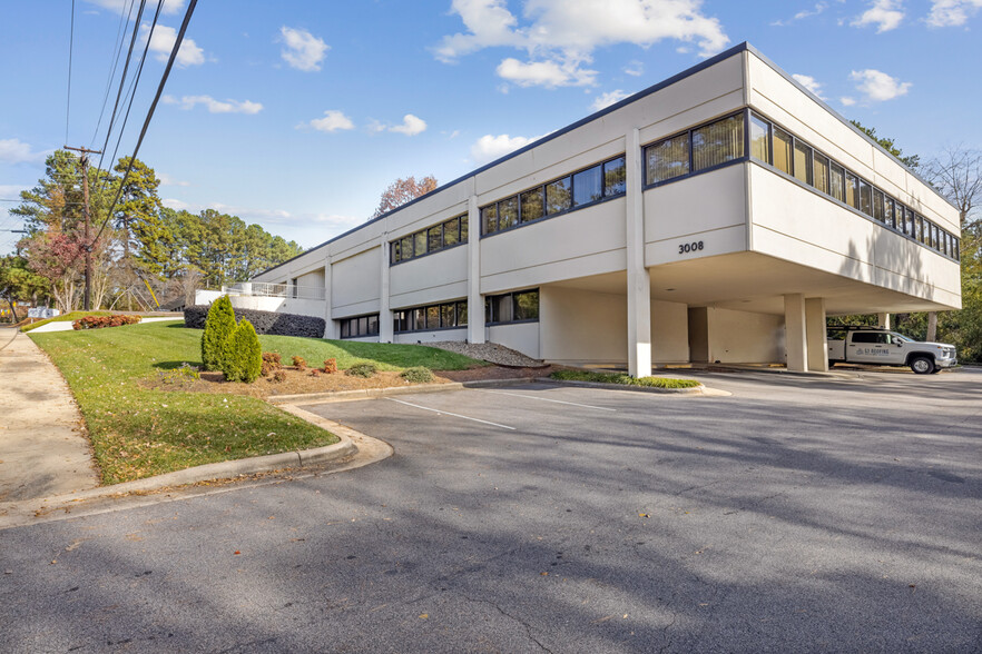 3008 Anderson Dr, Raleigh, NC à louer - Photo du bâtiment - Image 1 de 12