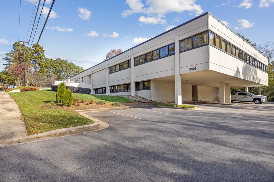 3008 Anderson Dr, Raleigh, NC à louer - Photo du bâtiment - Image 2 de 12
