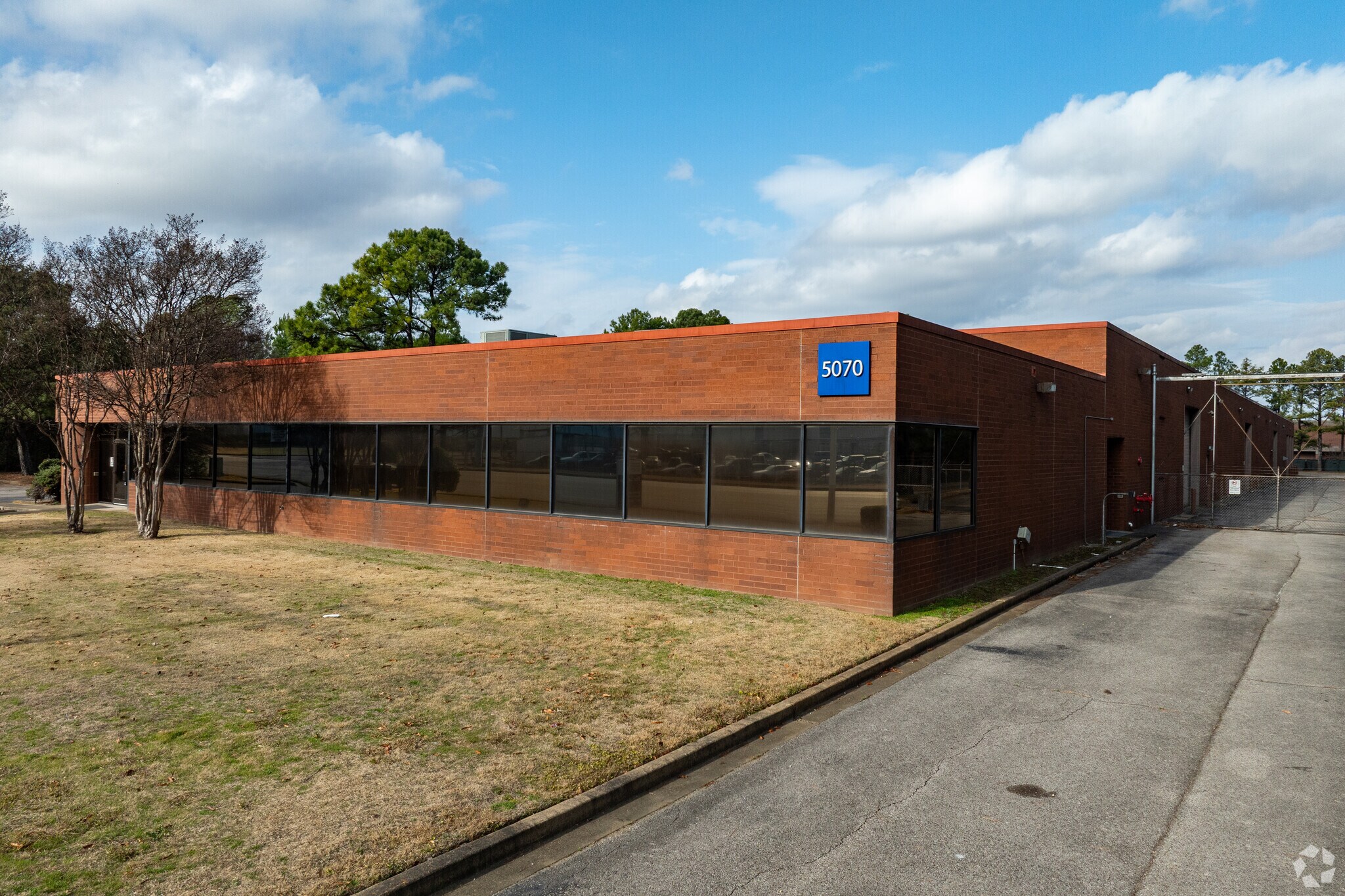 5070 E Raines Rd, Memphis, TN à vendre Photo principale- Image 1 de 10