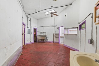 617-623 Fredericksburg Rd, San Antonio, TX for lease Interior Photo- Image 2 of 3
