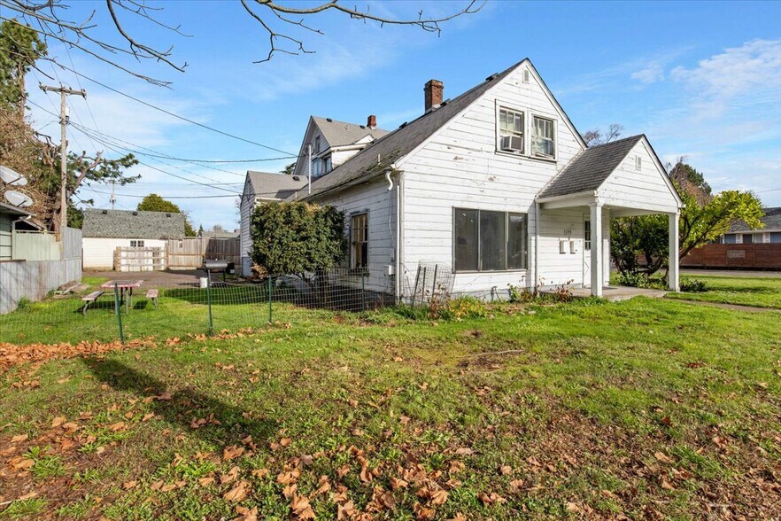 925 14th St NE, Salem, OR à vendre - Photo du bâtiment - Image 2 de 8