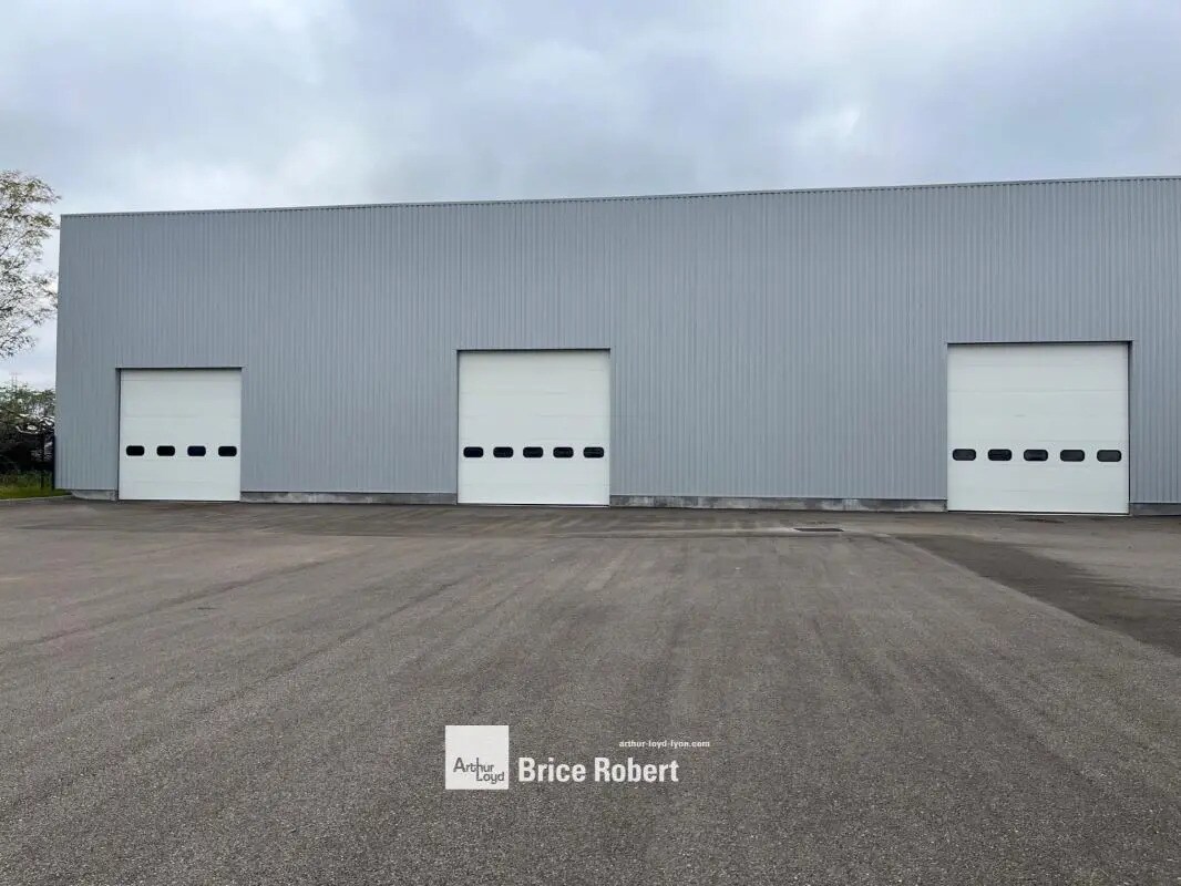 Flex dans Saint-Priest à louer Photo du bâtiment- Image 1 de 5