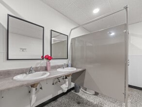 712 18th St, La Grande, OR for lease Interior Photo- Image 2 of 11
