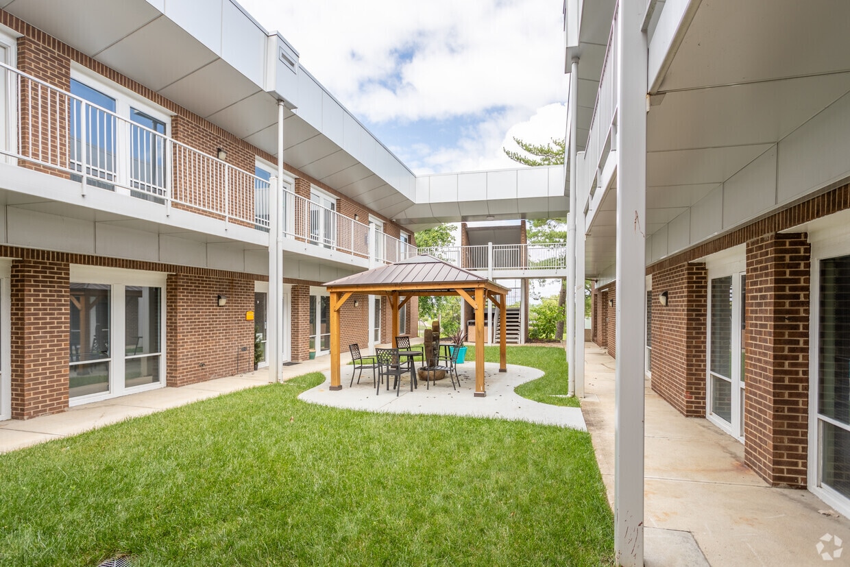 1325 E Kemper Rd, Springdale, OH à louer Photo du bâtiment- Image 1 de 2