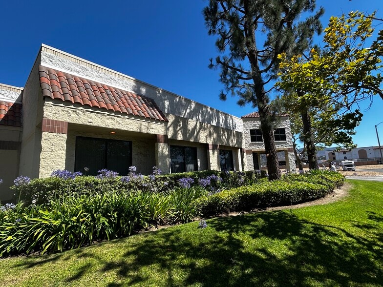 360 Cortez Cir, Camarillo, CA for lease - Building Photo - Image 2 of 13