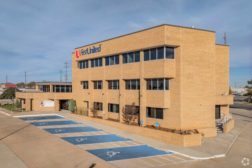 6000 S Western Ave, Oklahoma City, OK for lease - Building Photo - Image 1 of 21