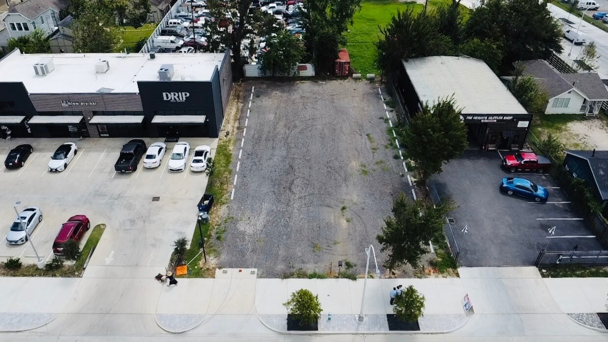 740 W 18th St, Houston, TX for lease Building Photo- Image 1 of 11