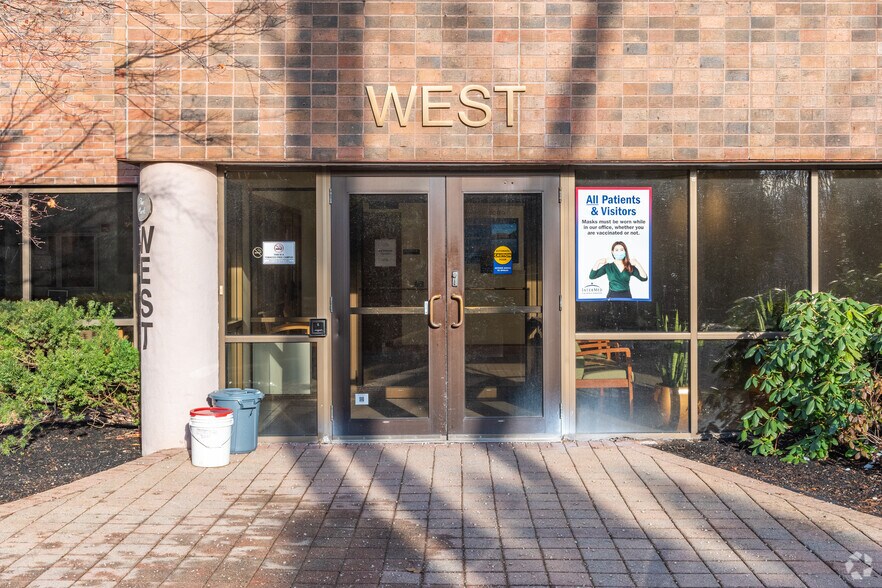 100 Foden Rd, South Portland, ME à louer - Photo du bâtiment - Image 3 de 8