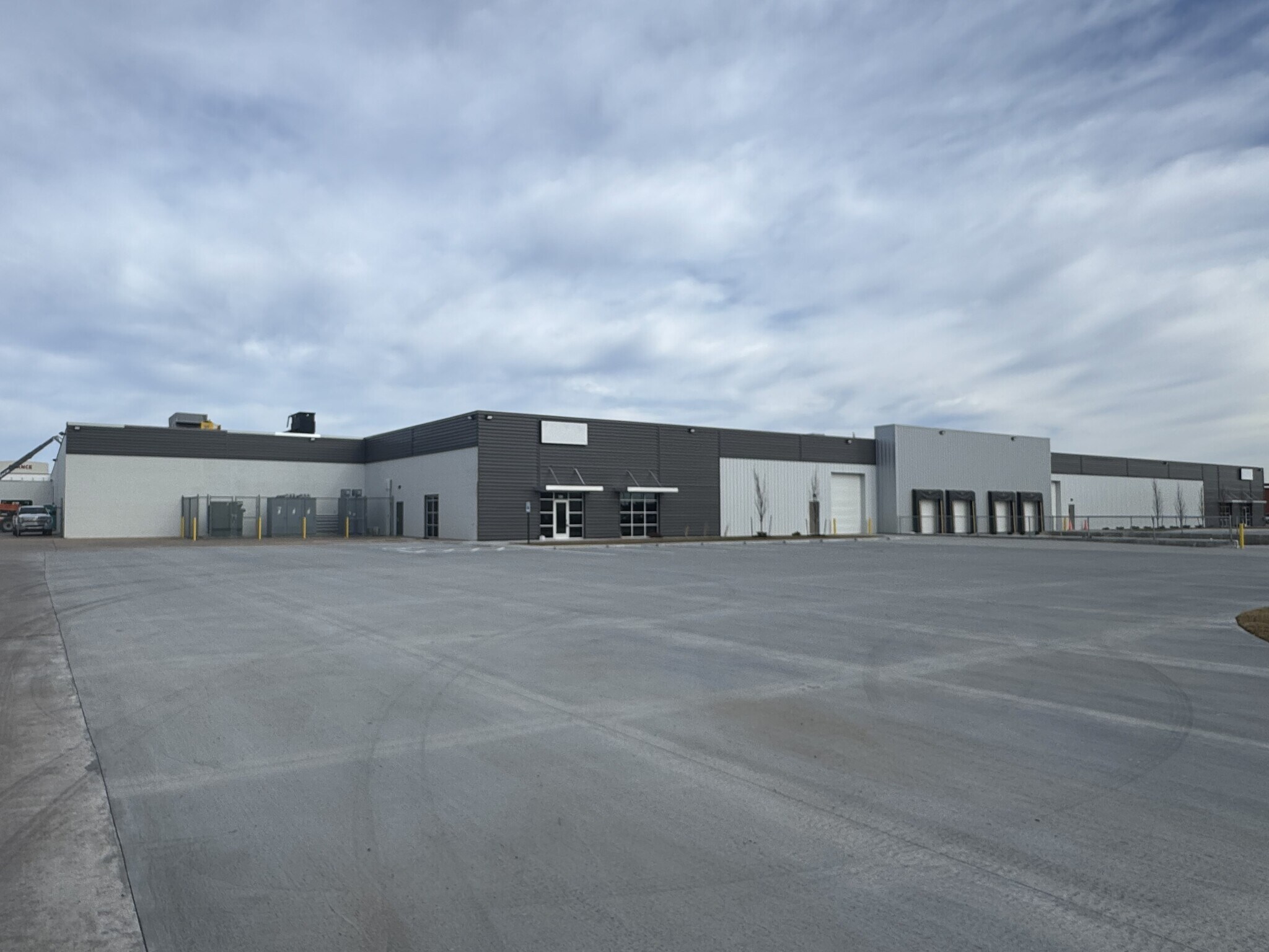 4200 W Harry St, Wichita, KS for lease Primary Photo- Image 1 of 8