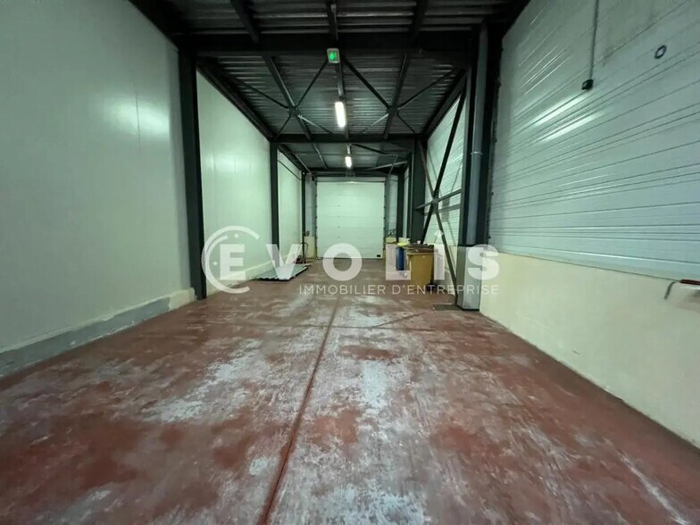 Flex in Lozanne for lease - Interior Photo - Image 2 of 17