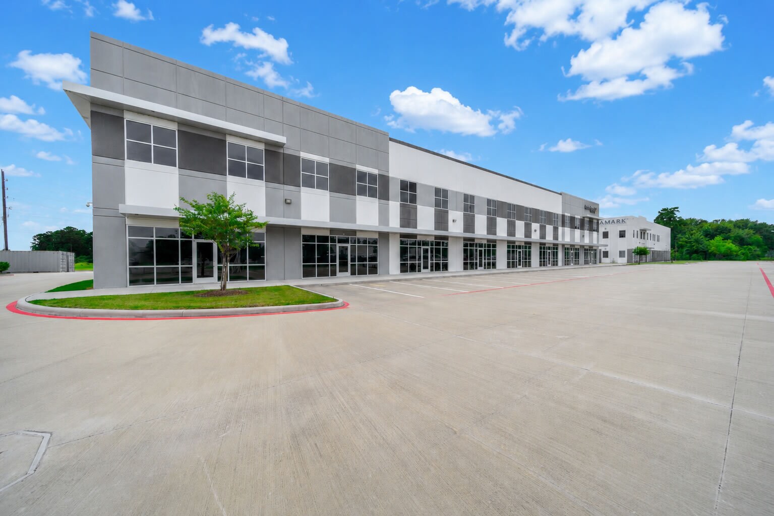 13911 Service Center Dr, Tomball, TX à louer Photo du bâtiment- Image 1 de 8