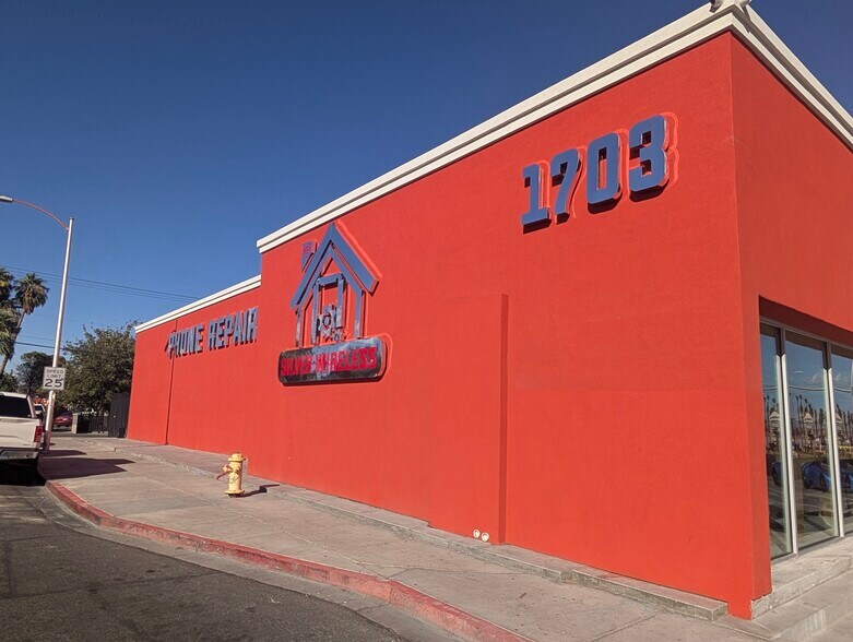 1703 E Charleston Blvd, Las Vegas, NV à vendre - Photo du bâtiment - Image 3 de 27