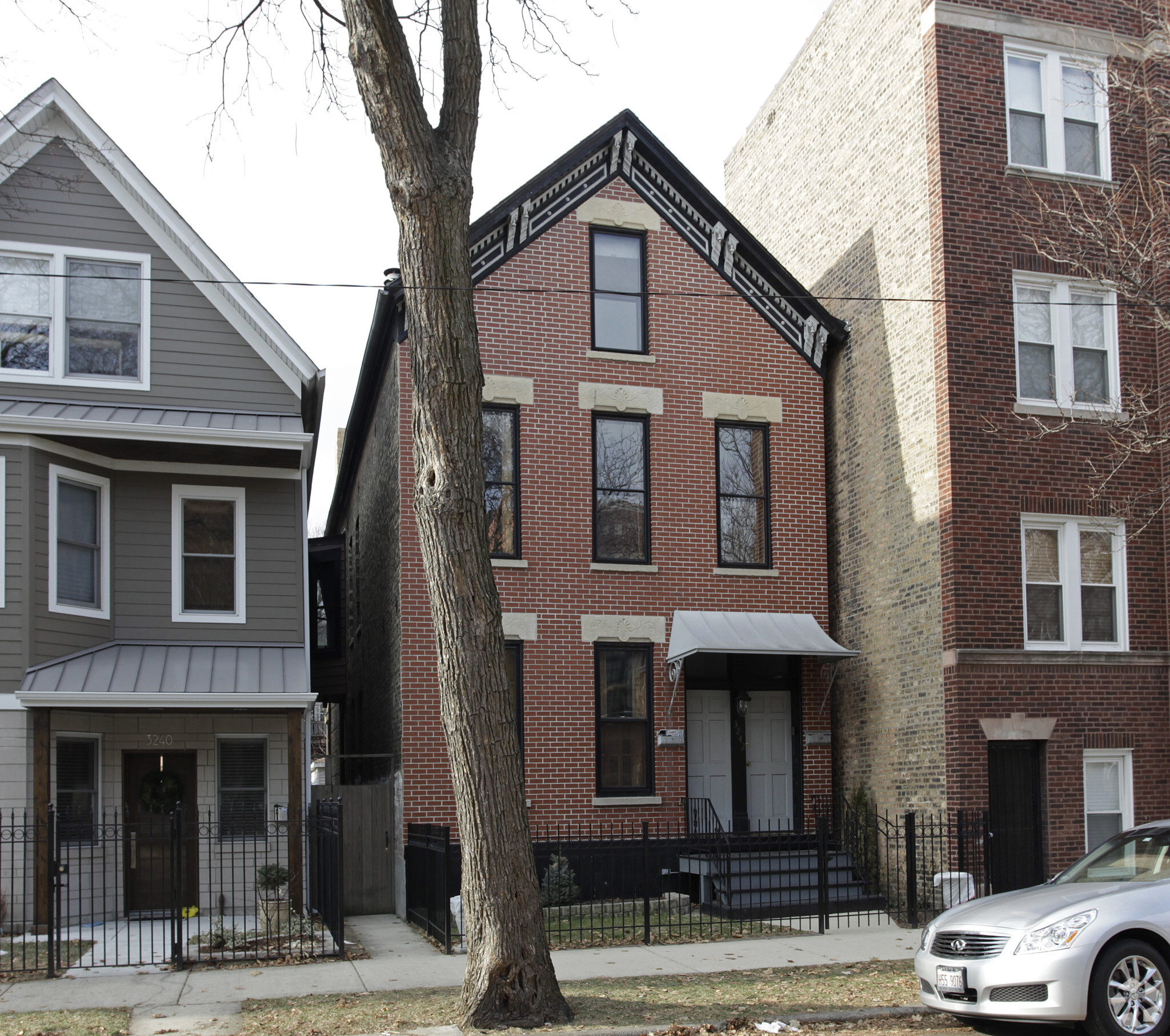 3242 N Clifton Ave, Chicago, IL for sale Primary Photo- Image 1 of 1