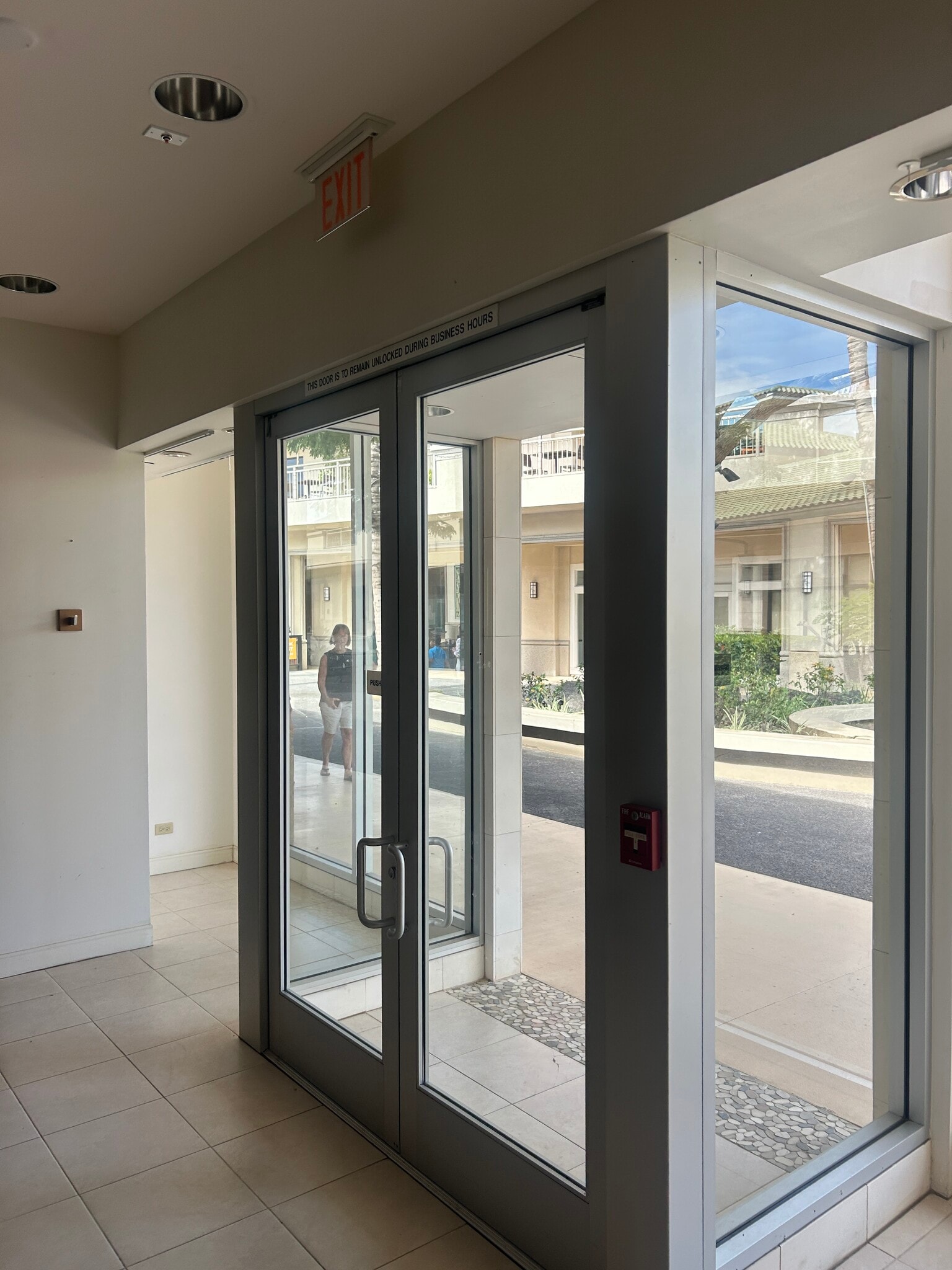 68-1330 Mauna Lani Dr, Kamuela, HI for lease Interior Photo- Image 1 of 6