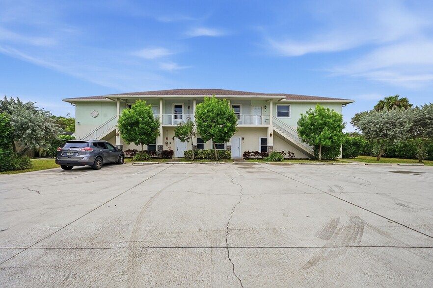 105 2nd St, Lake Park, FL à louer - Photo principale - Image 1 de 23