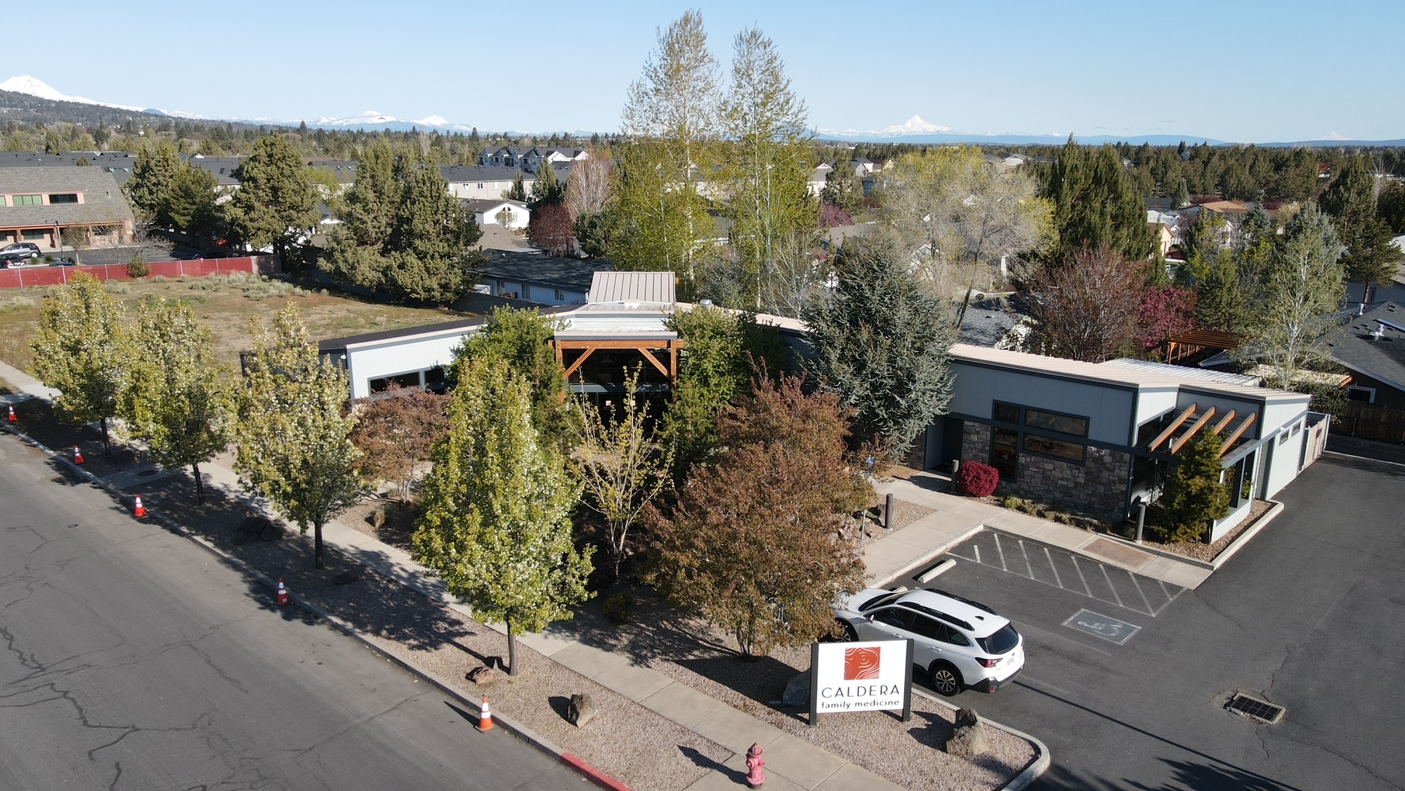 2564 NE Courtney Dr, Bend, OR à vendre Photo du bâtiment- Image 1 de 1