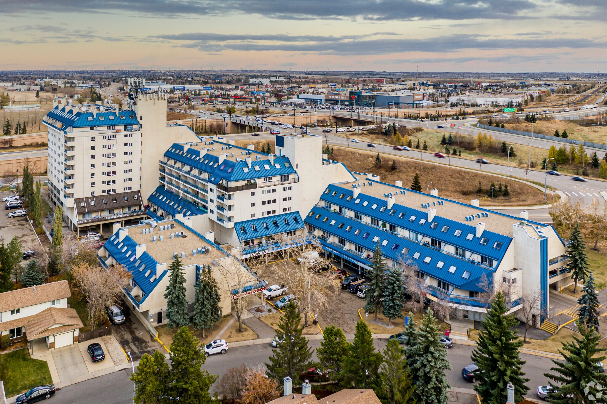 2421 104th St NW, Edmonton, AB for sale Primary Photo- Image 1 of 1