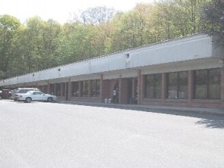 127 Scott Rd, Waterbury, CT à vendre - Photo du bâtiment - Image 2 de 4