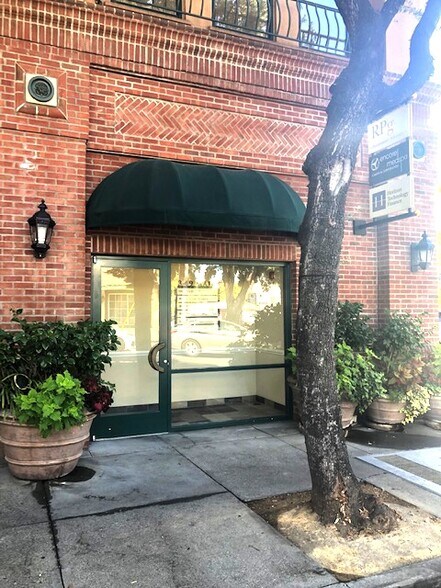 349 Main St, Pleasanton, CA à louer - Photo du bâtiment - Image 2 de 13