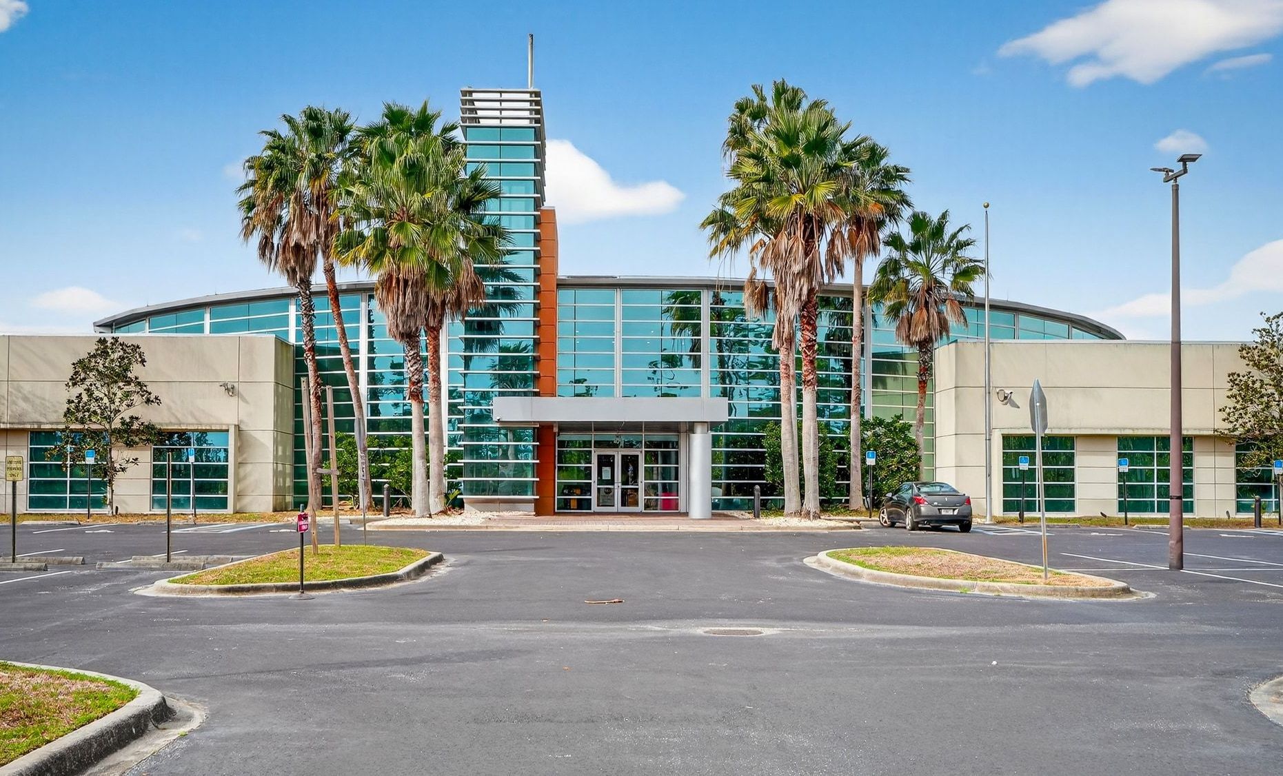 470 Destination Daytona Ln, Ormond Beach, FL à vendre Photo principale- Image 1 de 13