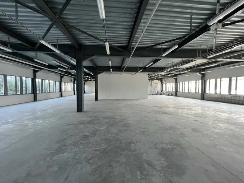 Flex in Roissy-en-France for lease - Interior Photo - Image 2 of 7