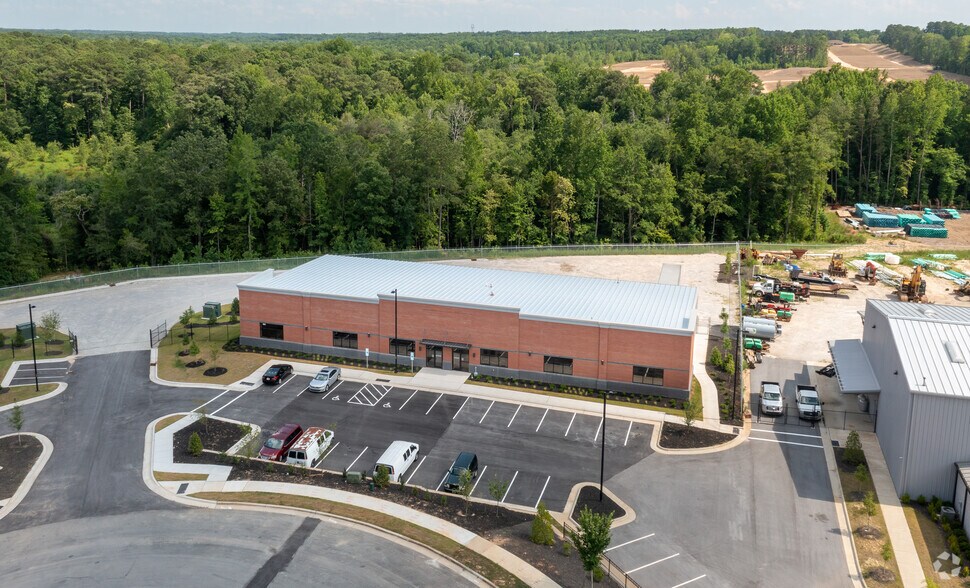 900 Bricksteel Ln, Garner, NC à louer - Photo du bâtiment - Image 3 de 8