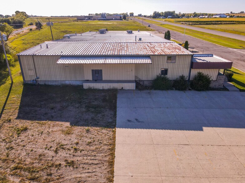 1025 4 Bottle Dr, Valley City, ND à louer - Photo du bâtiment - Image 2 de 38