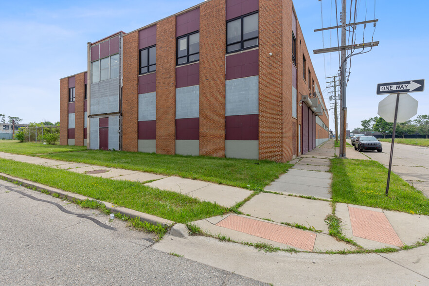 6500 E Warren Ave, Detroit, MI à vendre - Photo du bâtiment - Image 1 de 1