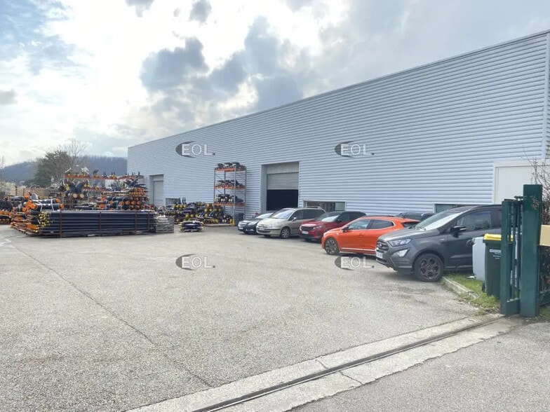 Industrial in Grigny for lease - Building Photo - Image 3 of 11