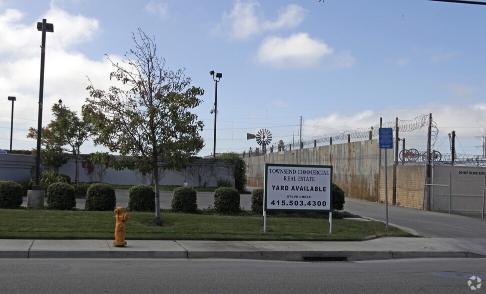 3680 Depot Rd, Hayward, CA à louer - Photo du bâtiment - Image 2 de 2