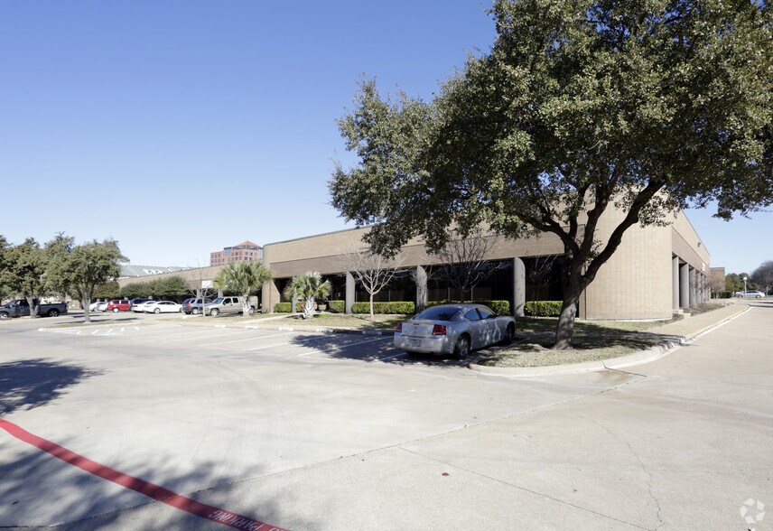 1840 N Greenville Ave, Richardson, TX à louer - Photo du bâtiment - Image 2 de 13